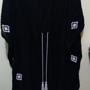 BLACK WITH WHITE MOTIFS BEACH COVER-UP SIZE MEDIUM ADJUSTABLE TASSEL BELT